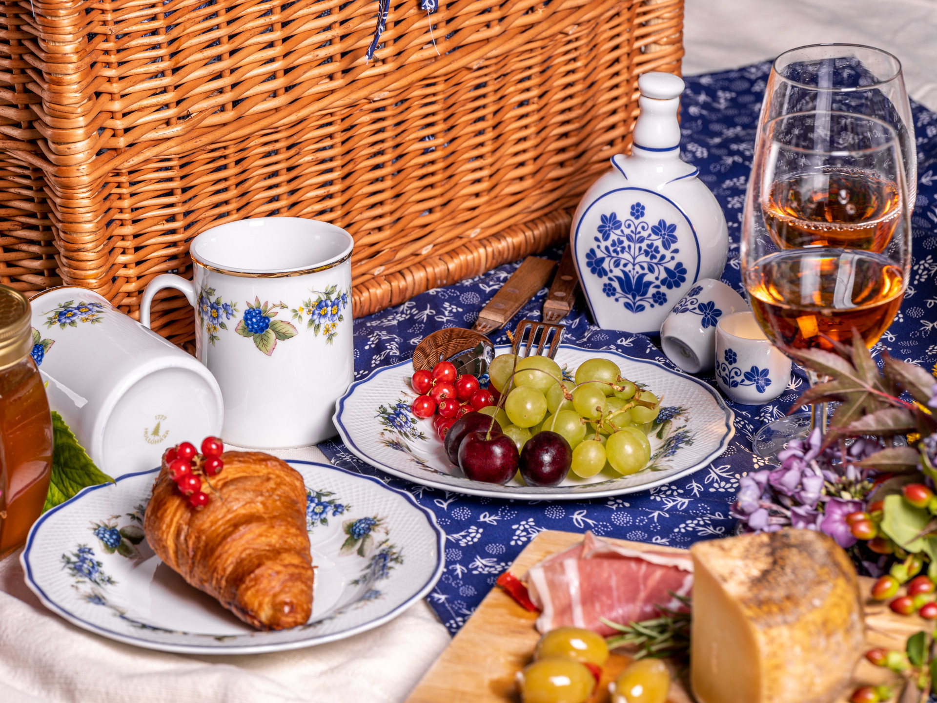 Porcelánok a szabadban kép