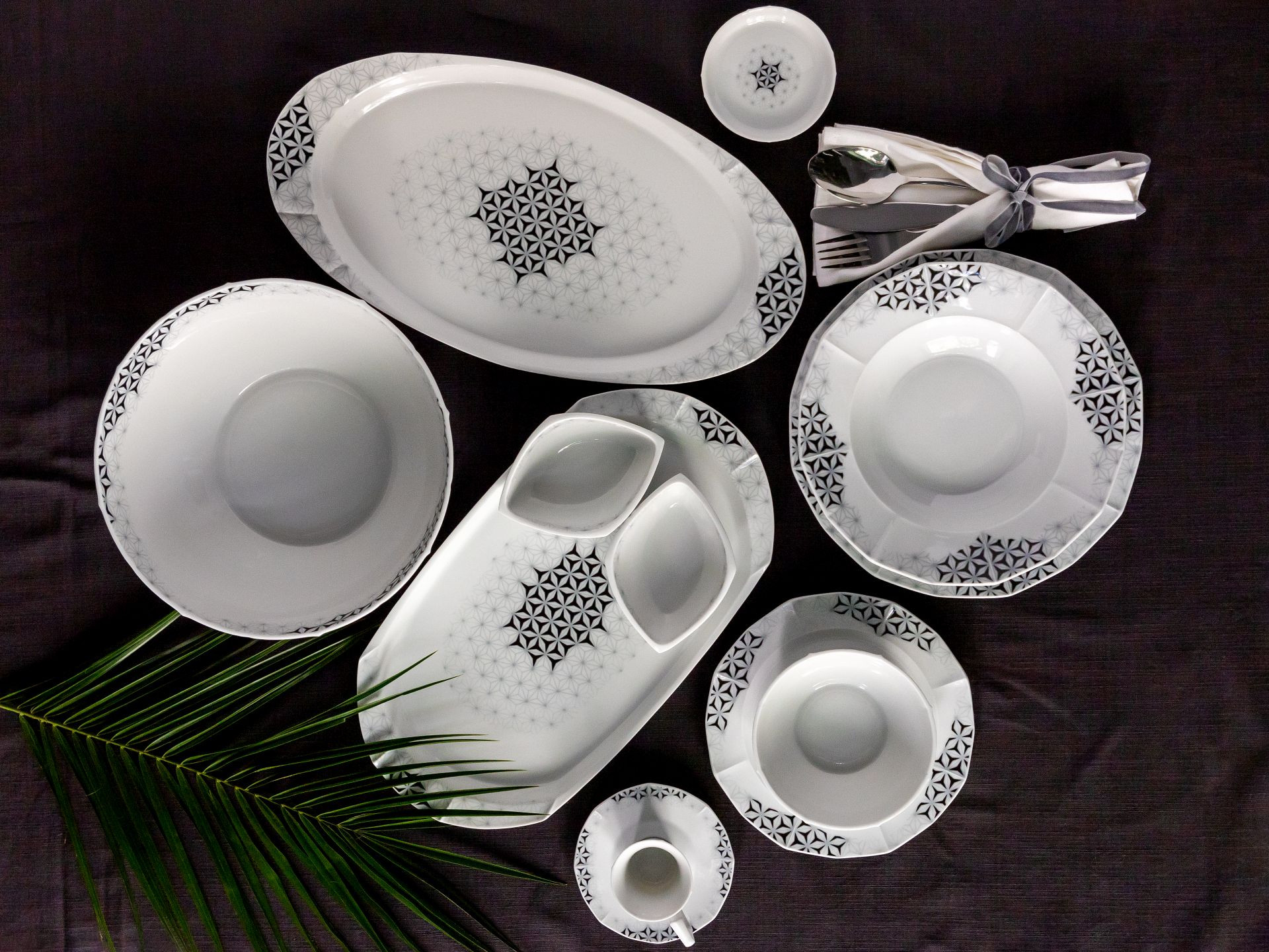 Bowls & serving platters pic